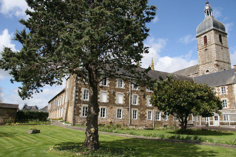 Property outbuildings next Mt-Saint-Michel