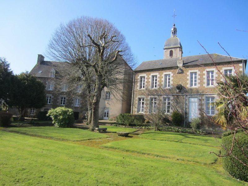 Property outbuildings next Mt-Saint-Michel