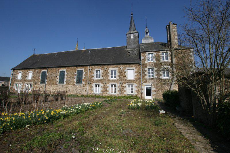 Property outbuildings next Mt-Saint-Michel