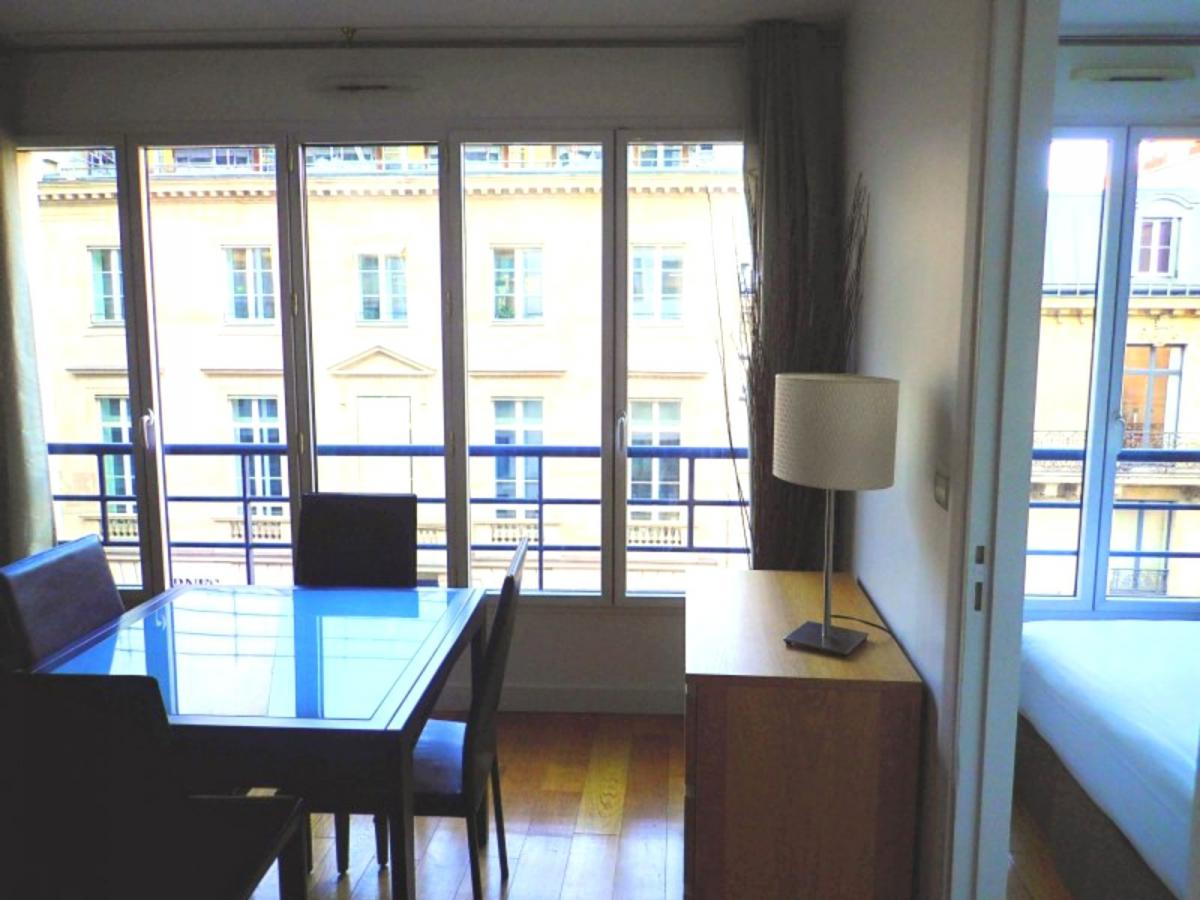 Faubourd-Saint-Honoré one bedroom flat cellar parking place