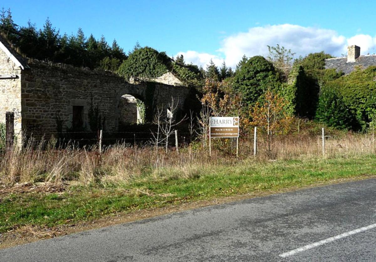 Old houses to renovate Brangoulo hamlet