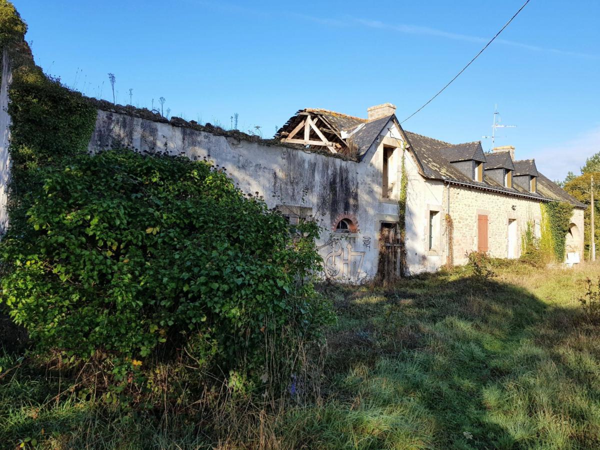 Old houses to renovate Brangoulo hamlet