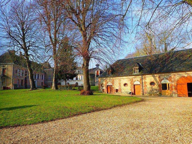 Property 1500 m2 castle outbuildings 2,8Ha