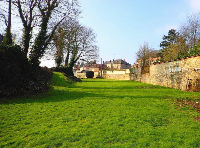 Property 1500 m2 castle outbuildings 2,8Ha