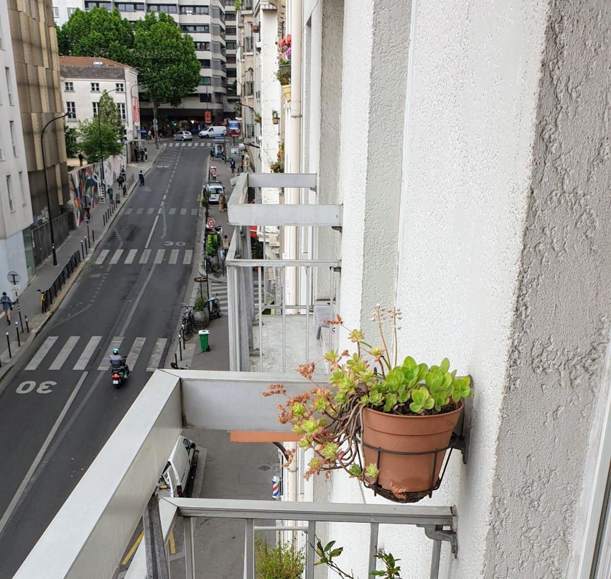 Living 47.3m2 balcony apartment life annuity occupied