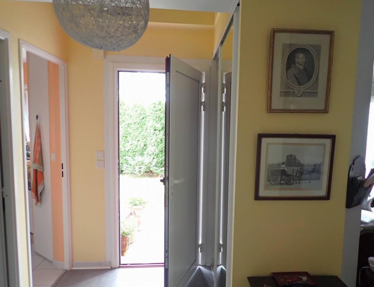 Recent 3 bedroom house with garden near Golfe
