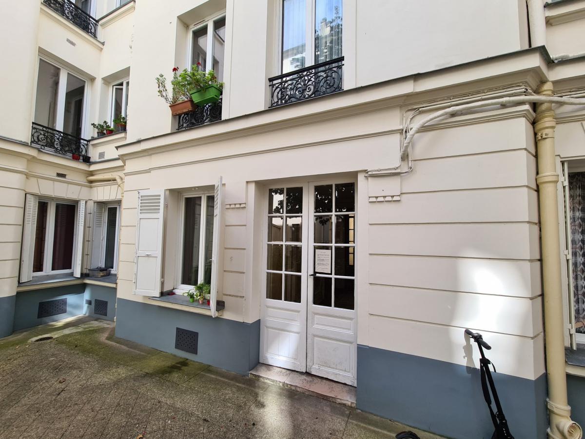 Petit-Montrouge 1st floor flat 1 bedroom cellar 