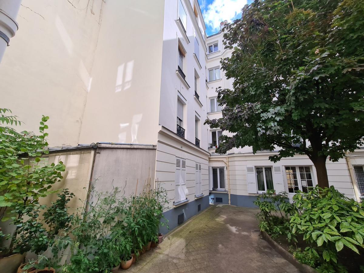 Petit-Montrouge 1st floor flat 1 bedroom cellar 