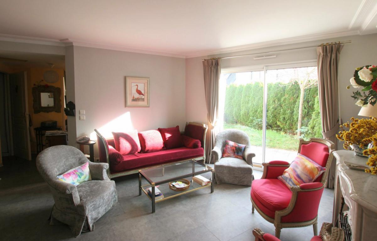 Recent 3 bedroom house with garden near Golfe