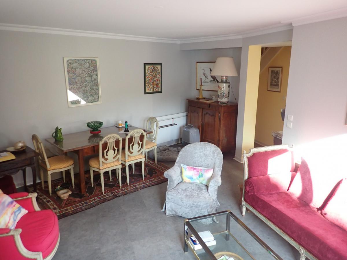 Recent 3 bedroom house with garden near Golfe