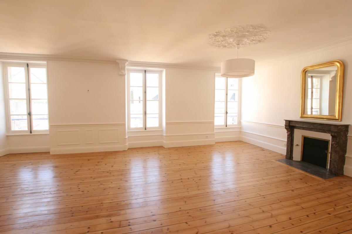 Centre appartement ancien 3 ch parquet cheminées