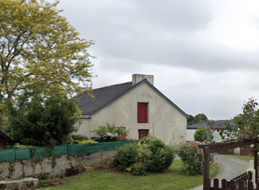 House to renovate garden garage 