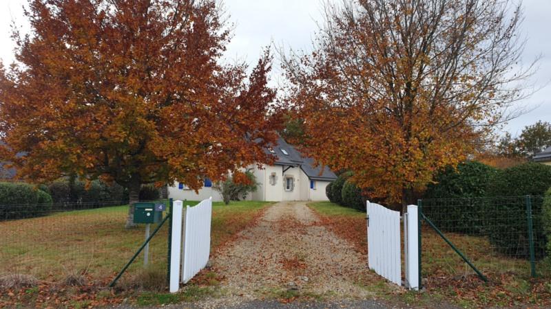 House with 6 bedrooms, garden and garage near navigable river