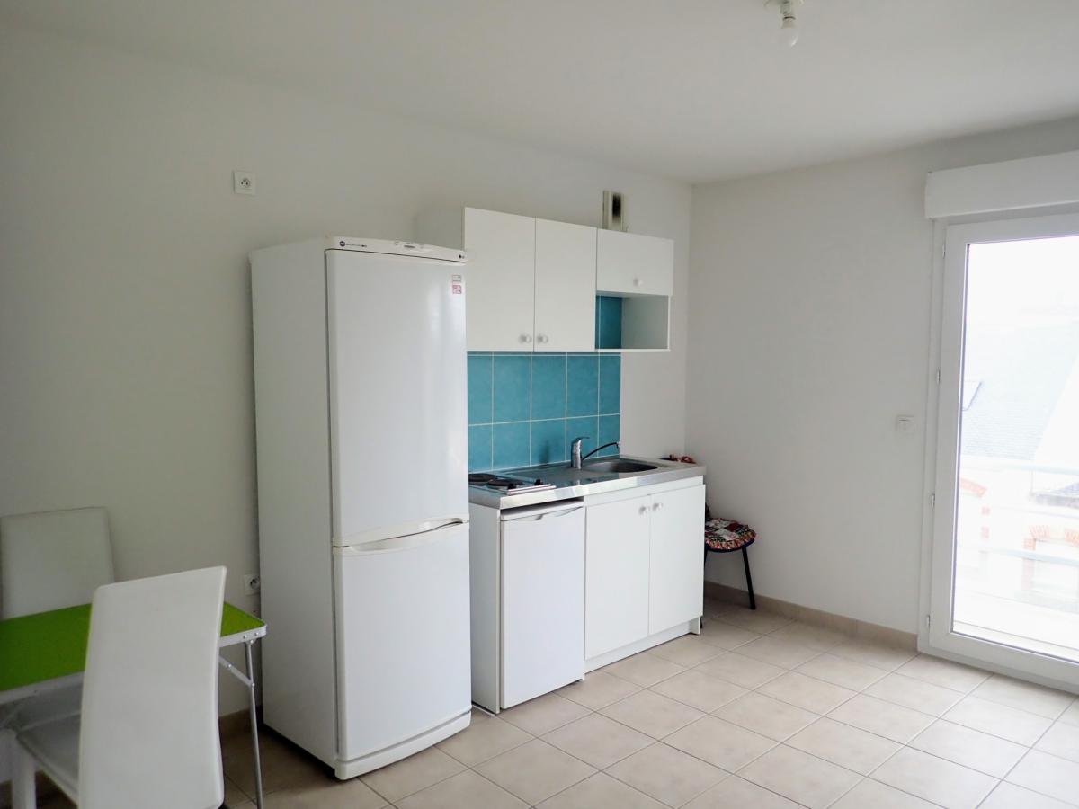 Large 3 bed flat with balcony and garage