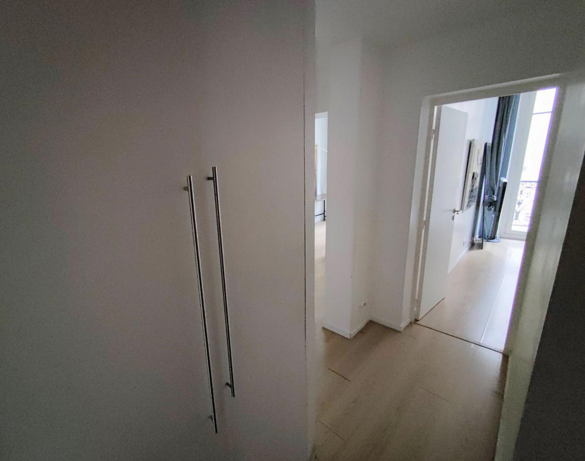 Paris 1st flat 42m2 balcony 1 bed 