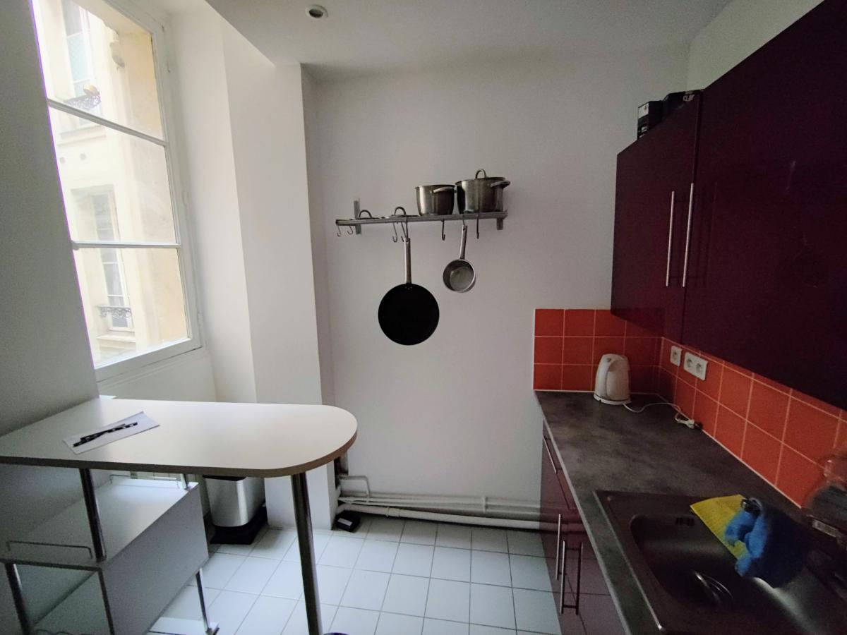 Paris 1st flat 42m2 balcony 1 bed 