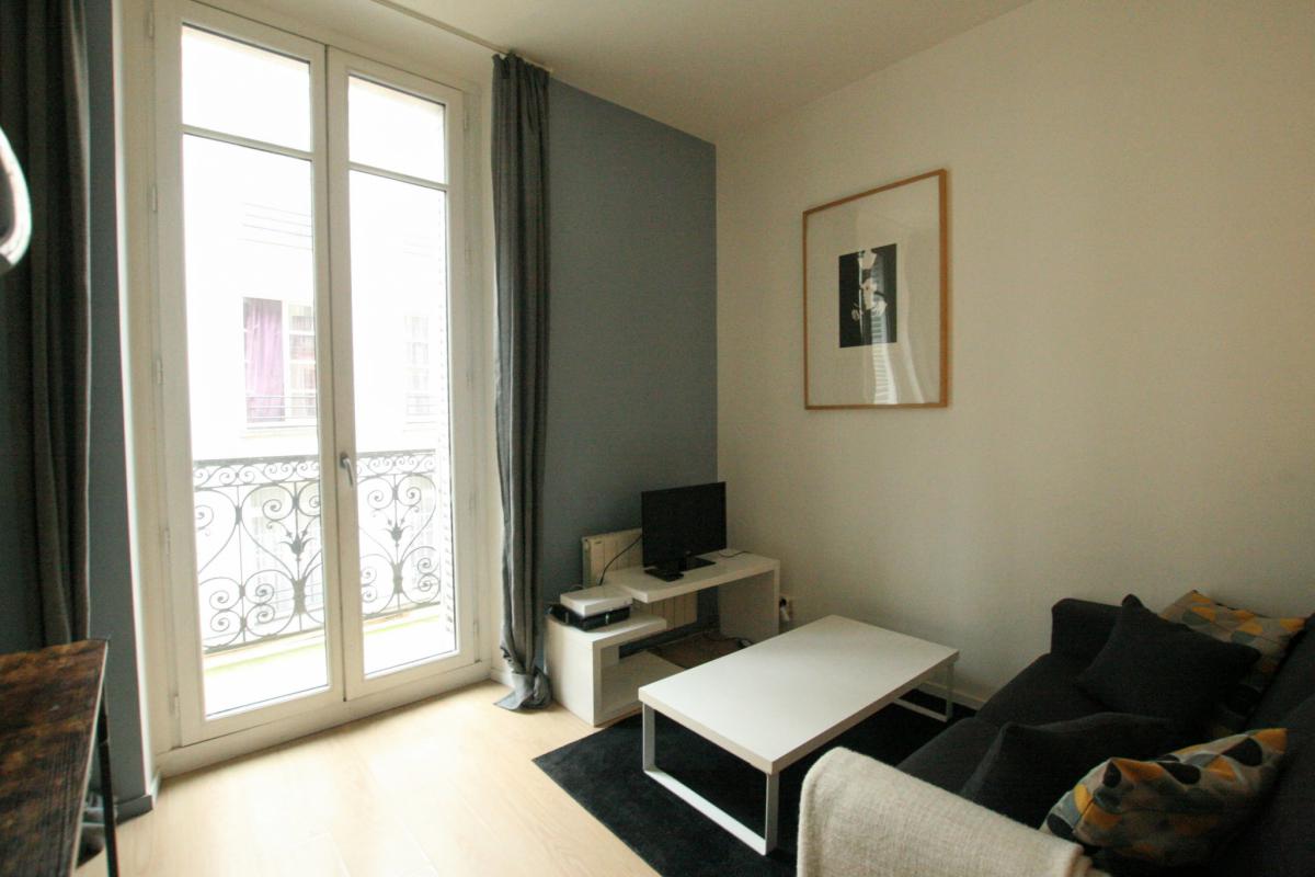 Paris 1st flat 42m2 balcony 1 bed 