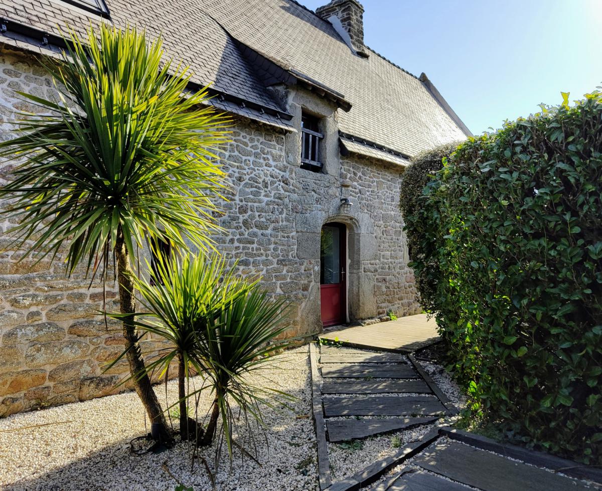 Exclusivity 3 bed farmhouse swimming pool large garden