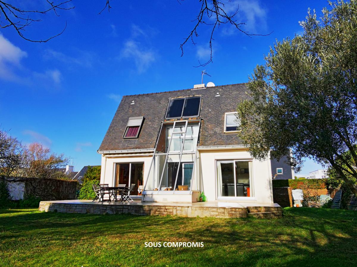 Quiberon house near the beach in a quiet area