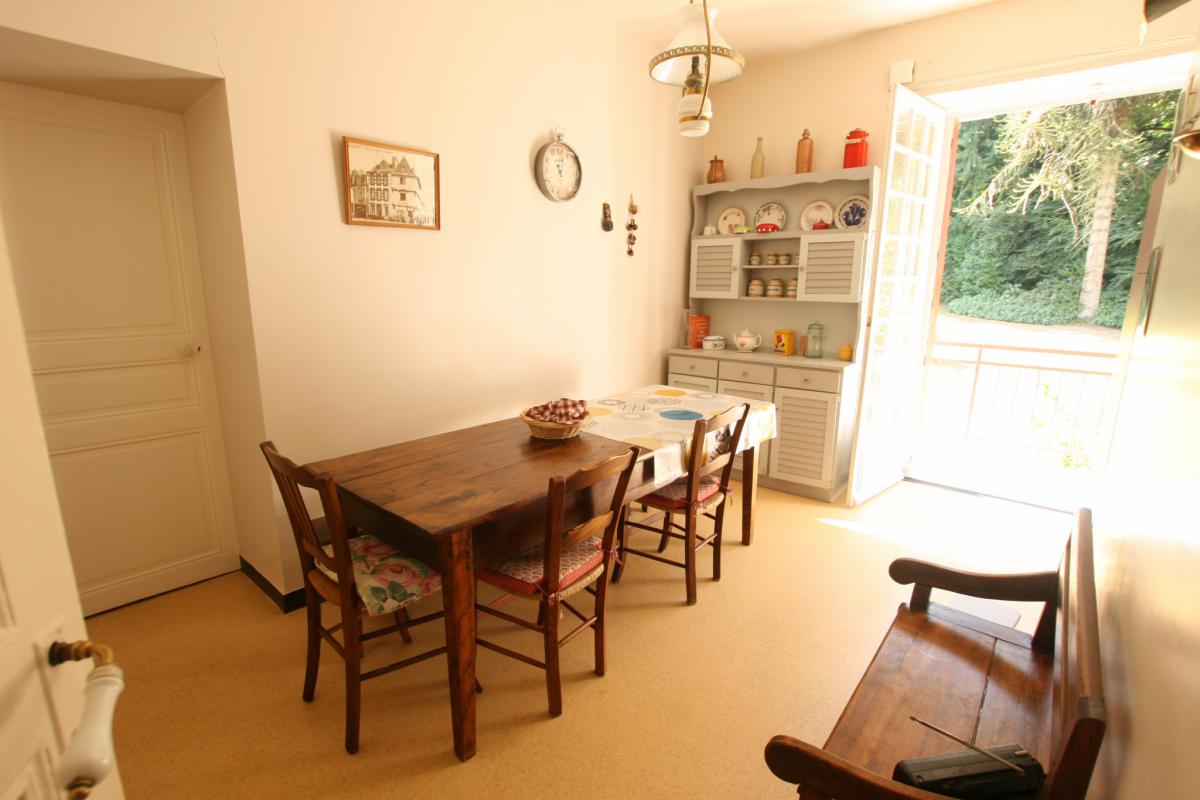 Country view property and outbuilding to renovate 