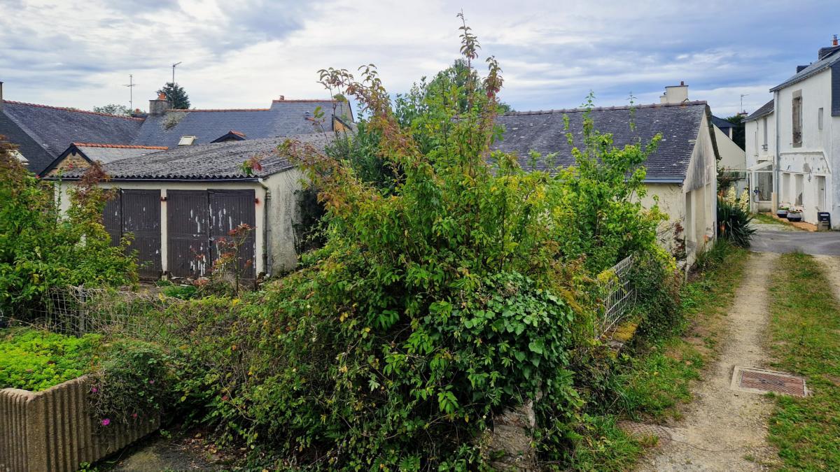House to renovate near Vannes 