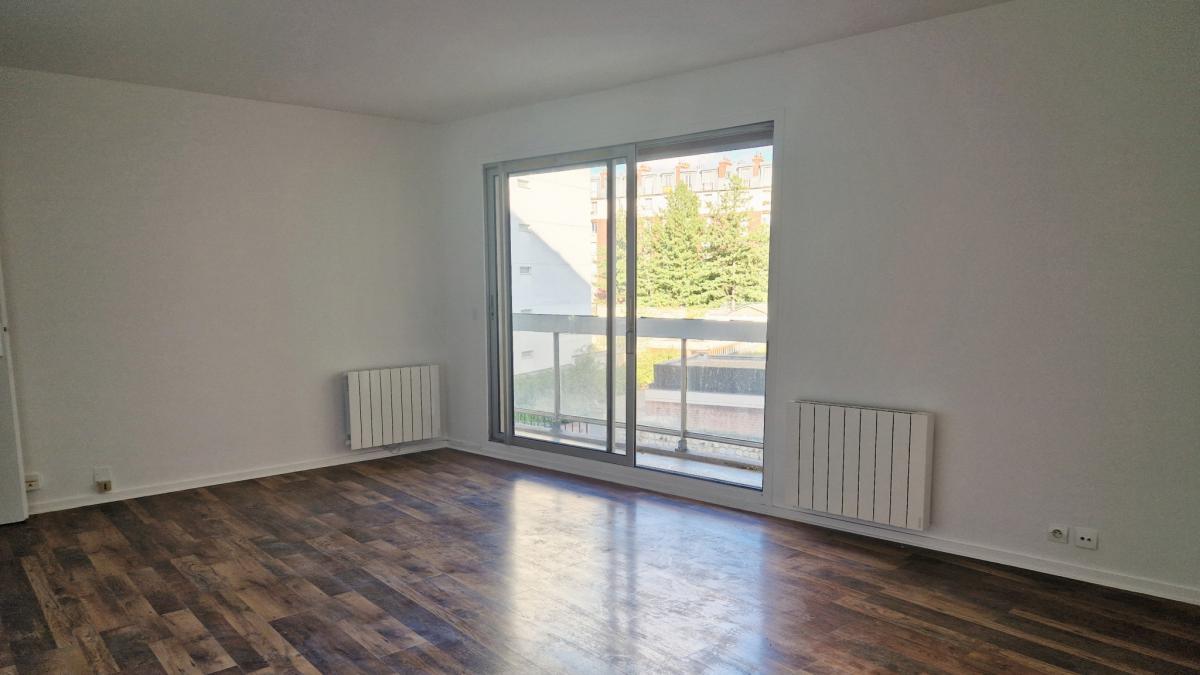 Small-Montrouge, Renovated Apartment 69m2 with Cellar and Parkin