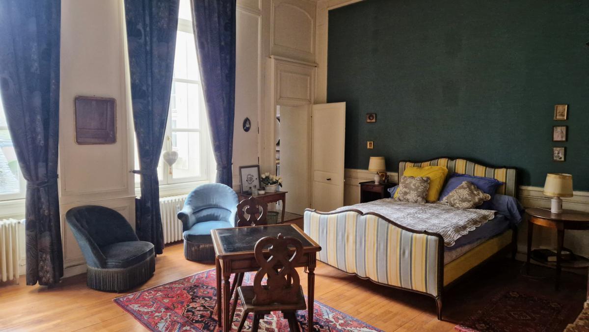 Beautiful Old Apartment in the City Center, 140m2