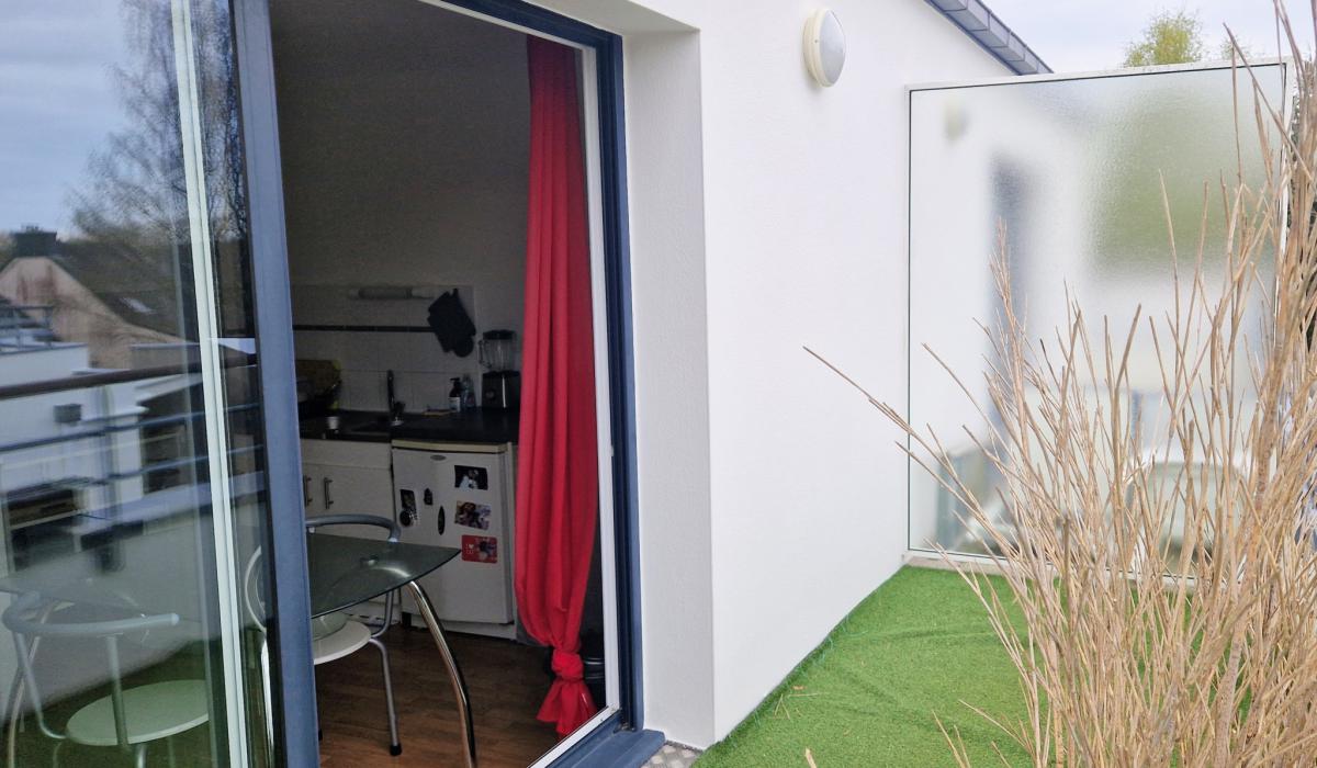 5 Minutes from Vannes: T2bis Apartment with Terrace