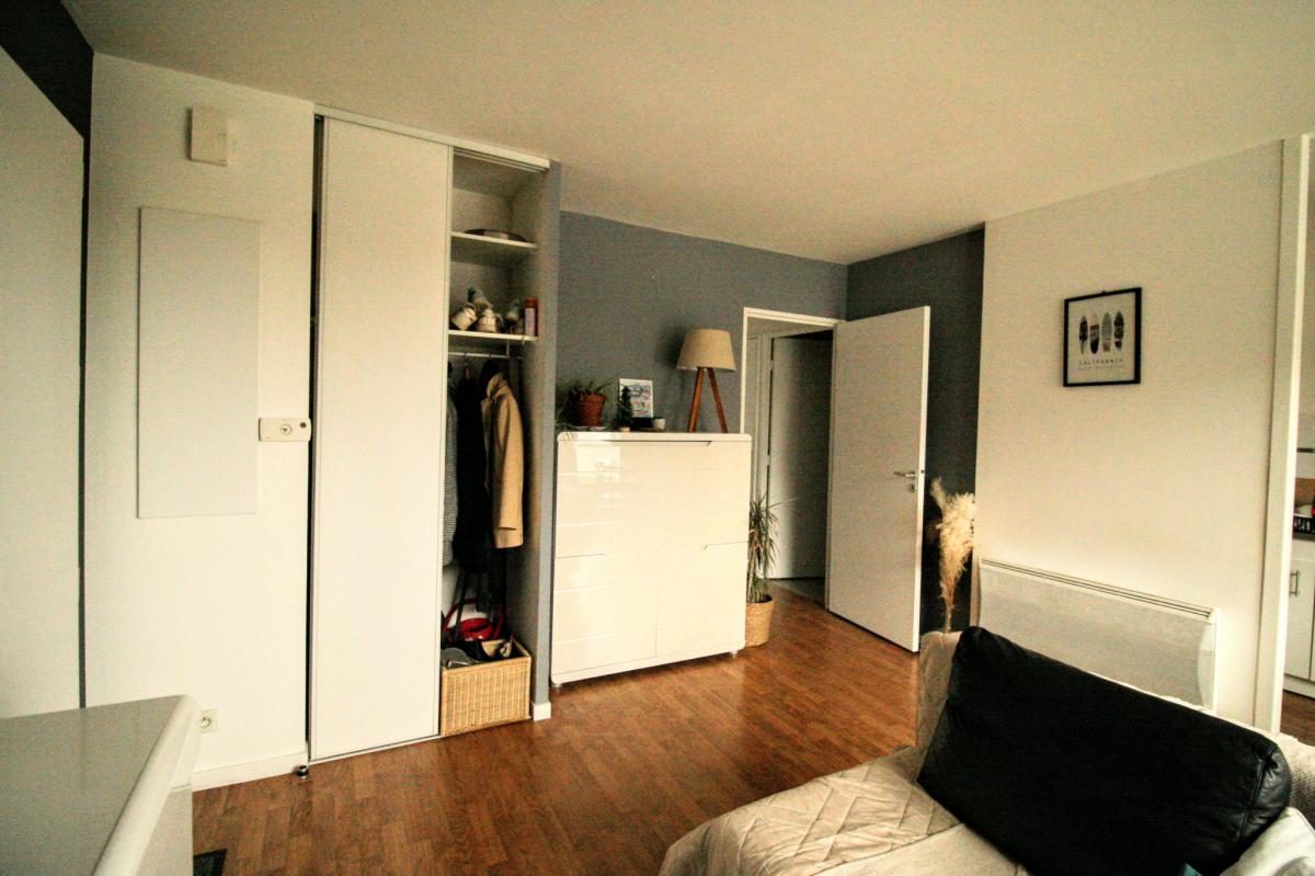 5 Minutes from Vannes: T2bis Apartment with Terrace