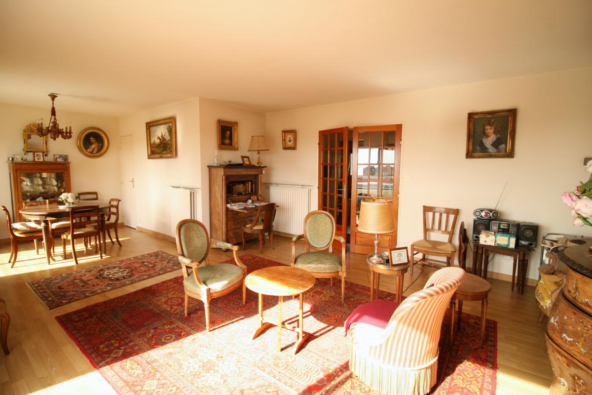 Saint-Félix Terrace apartment 3 bedrooms cellar garage