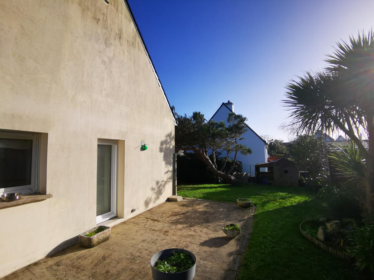 Saint Pierre Quiberon beaches and shops on foot