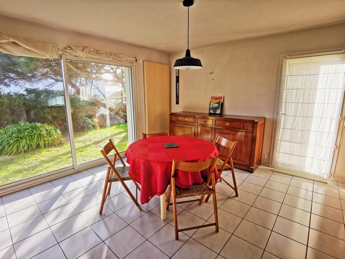 Saint Pierre Quiberon beaches and shops on foot