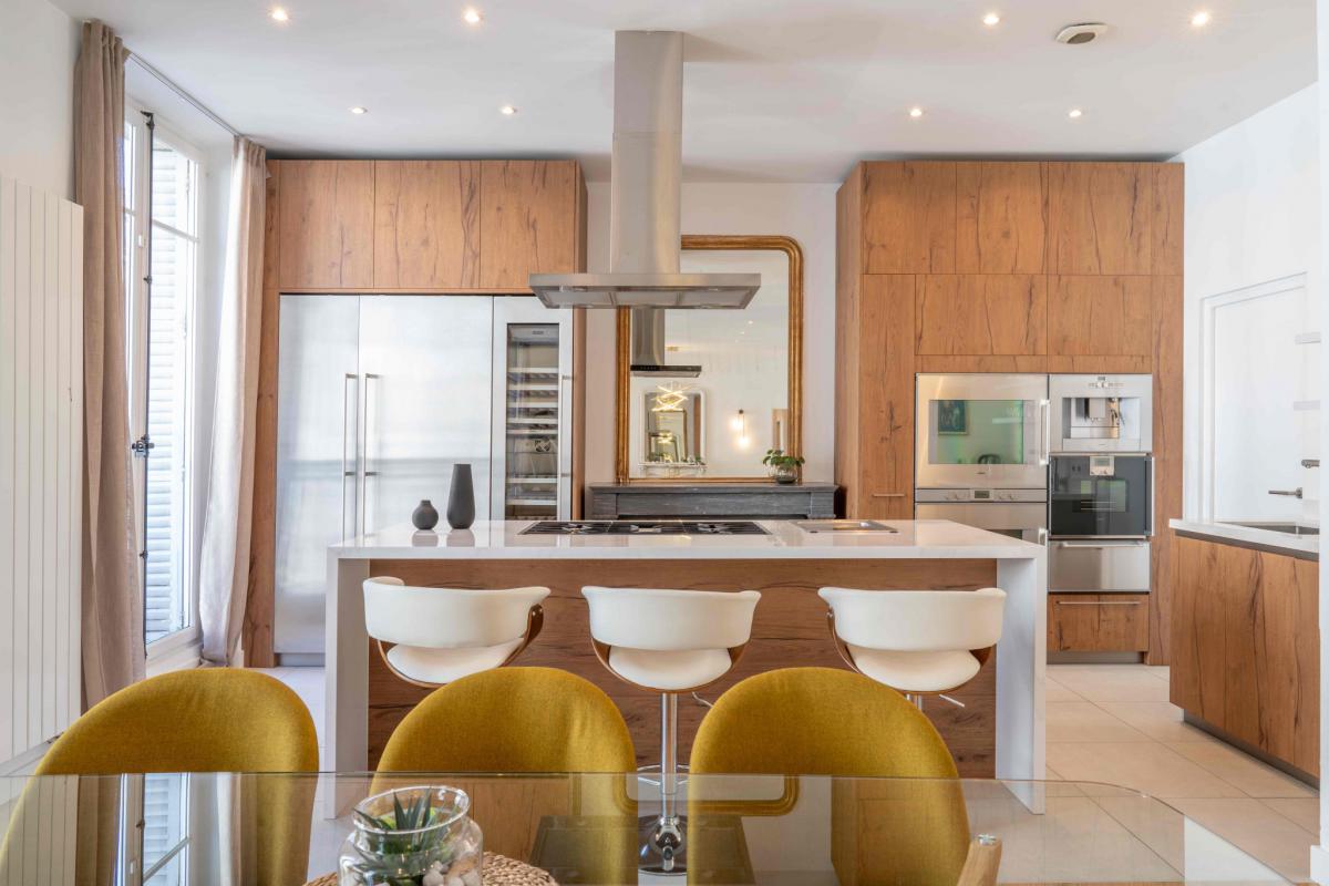 Prestigious 3-bedroom balcony apartment with private bathroom