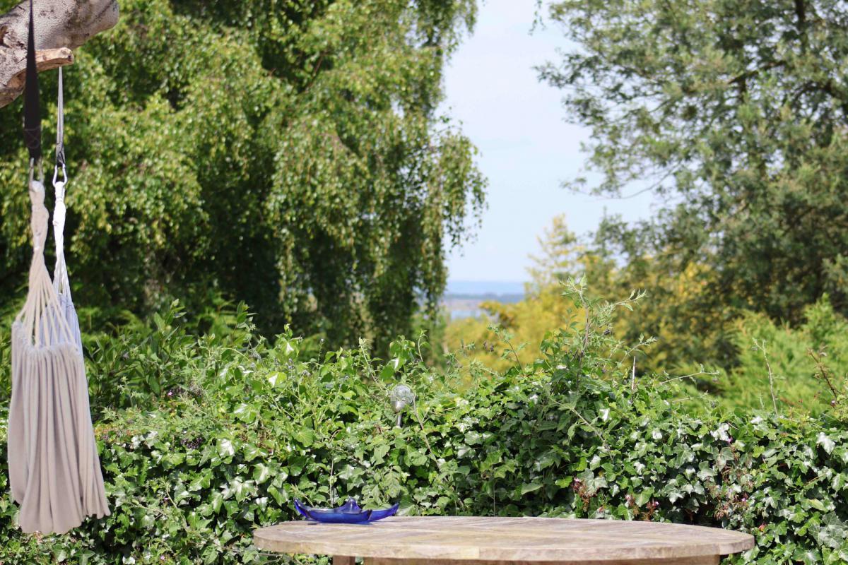 Longère 5 ch jardin-terrasse arboré petite vue mer