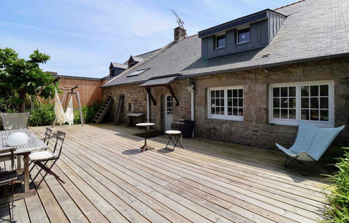 Longère 5 ch jardin-terrasse arboré petite vue mer