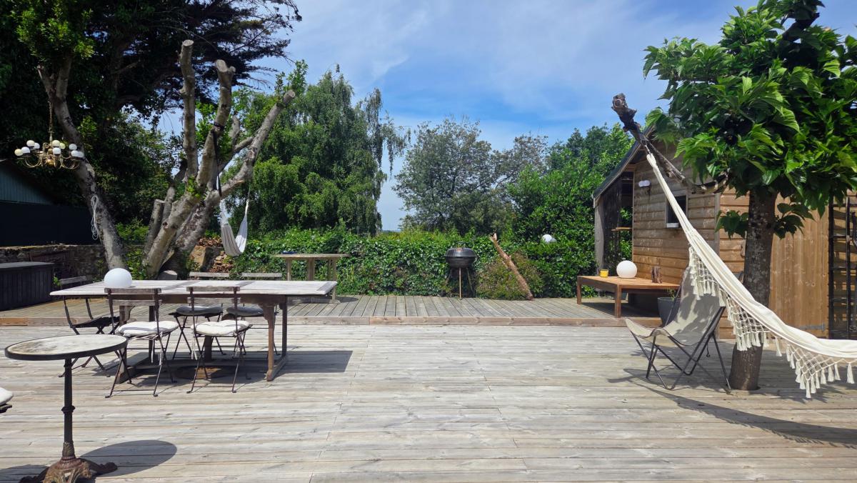 Longère 5 ch jardin-terrasse arboré petite vue mer