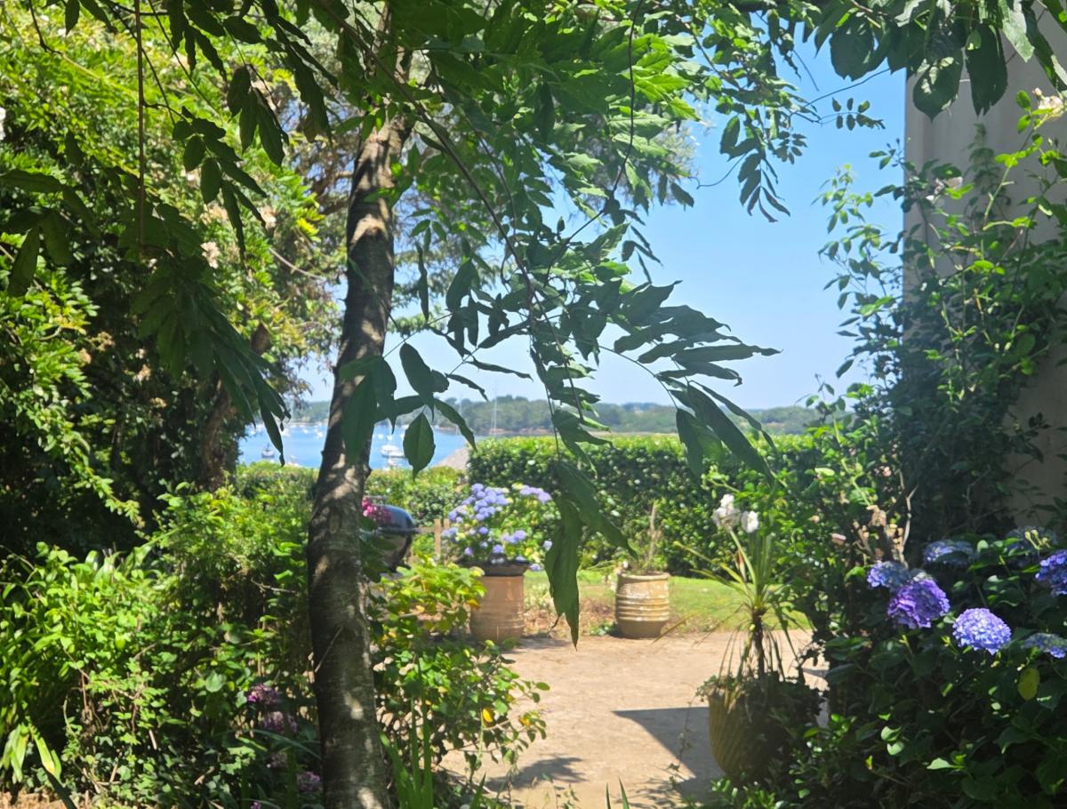 Small sea view old house 5bed garden-terrace with trees