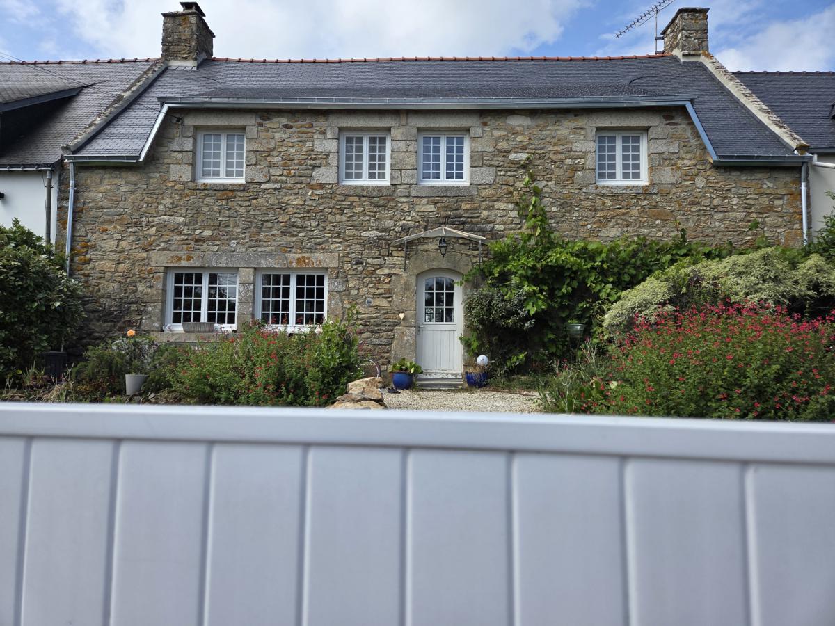 Longère 5 ch jardin-terrasse arboré petite vue mer