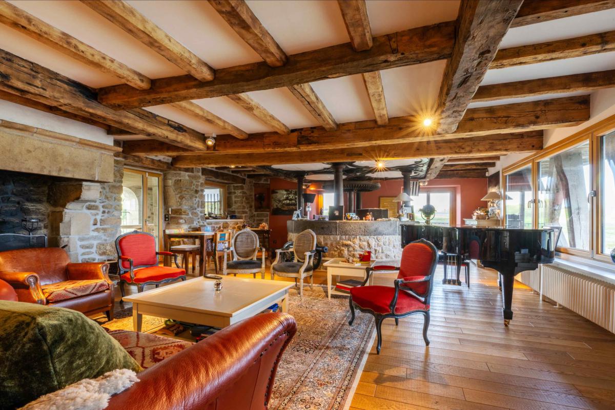 Unique property with breathtaking views of the river towards the