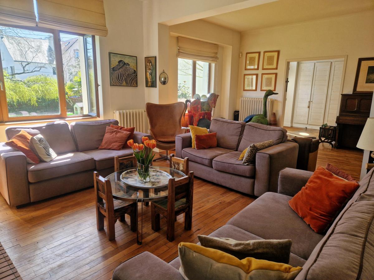 Sought-after neighborhood, quiet family home with garden and gar