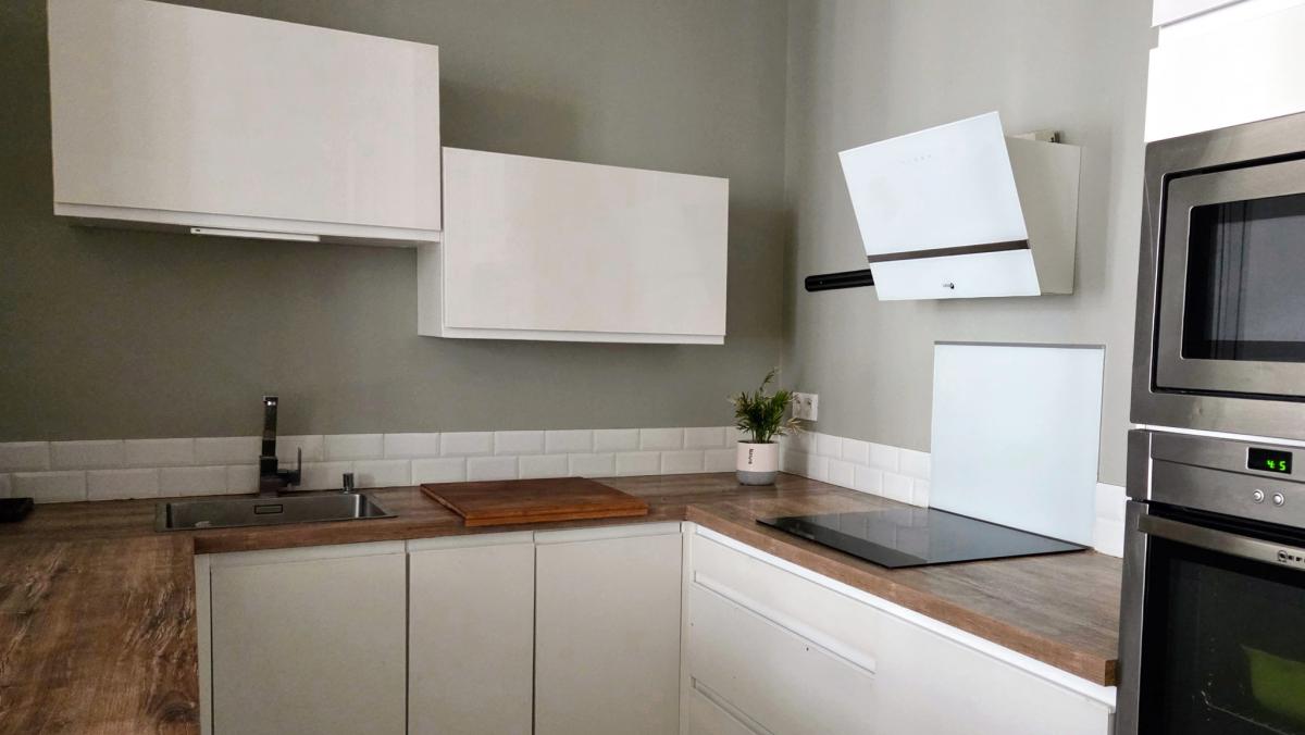 Unobstructed view, renovated old apartment 3 bedrooms + cellar