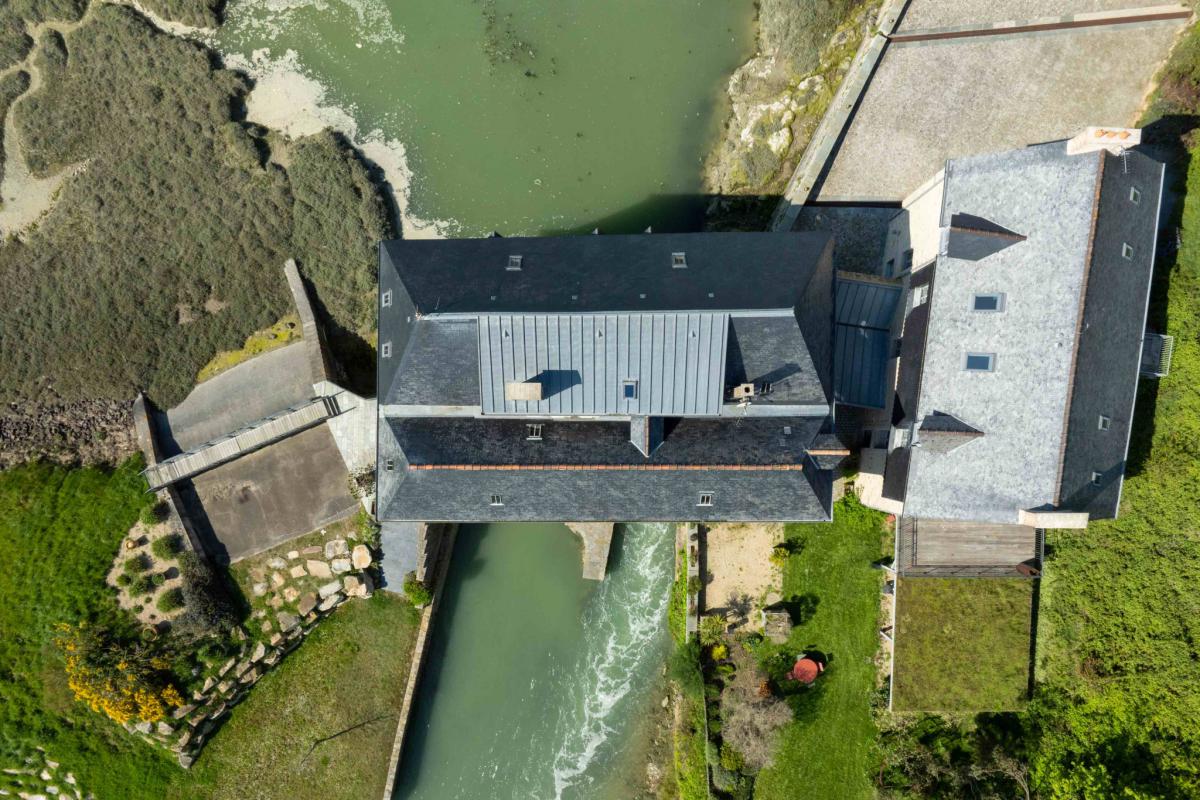 Propriété unique vue imprenable sur la rivière vers la mer