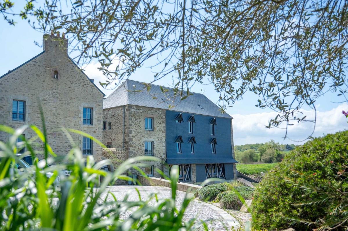 Propriété unique vue imprenable sur la rivière vers la mer