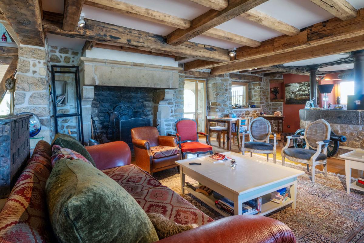 Propriété unique vue imprenable sur la rivière vers la mer