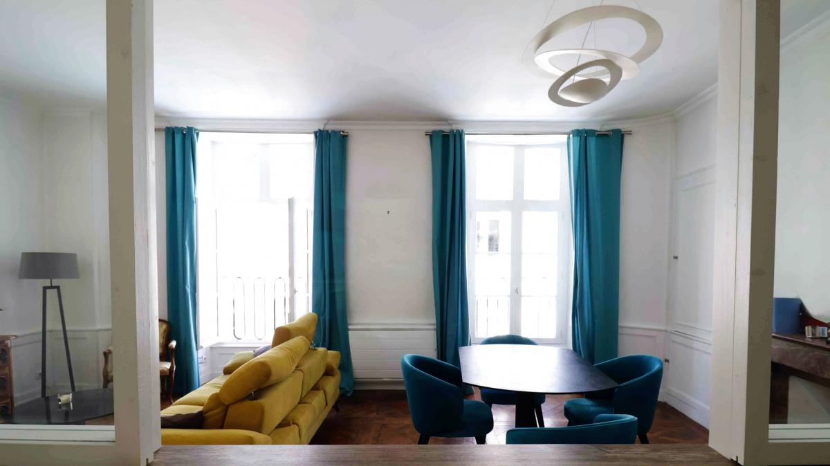 Unobstructed view, renovated old apartment 3 bedrooms + cellar