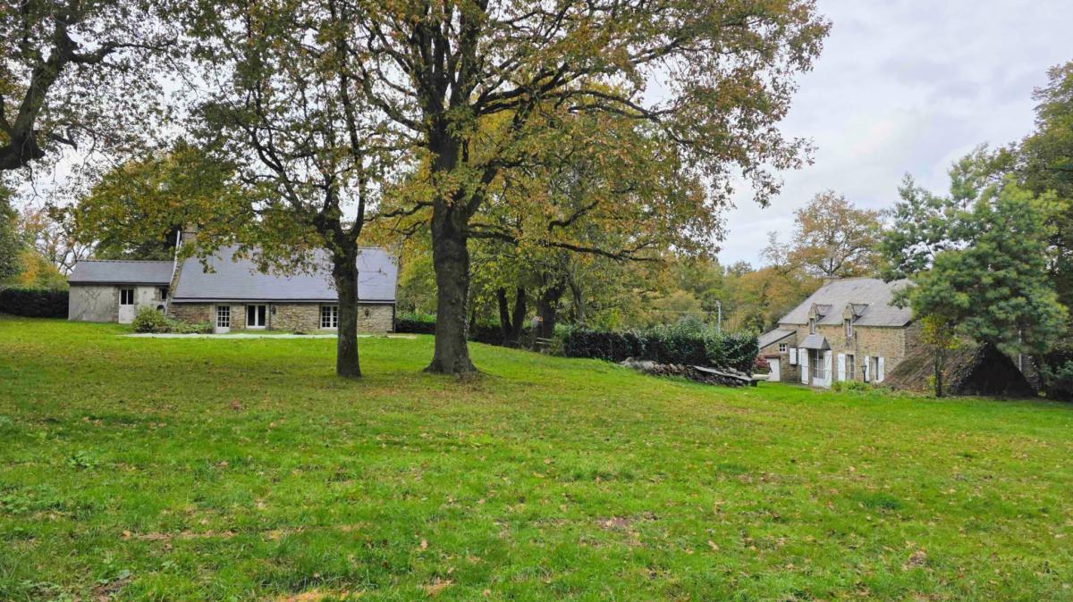 Family Home Campaign with Pool and Outbuilding