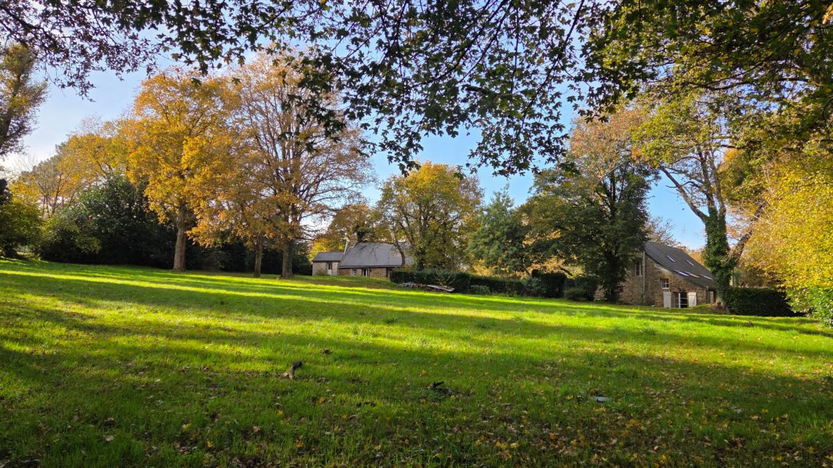 Family Home Campaign with Pool and Outbuilding