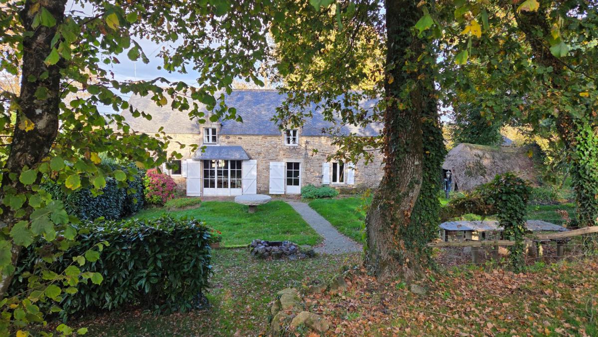 Family Home Campaign with Pool and Outbuilding