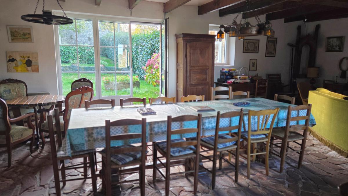 Family Home Campaign with Pool and Outbuilding