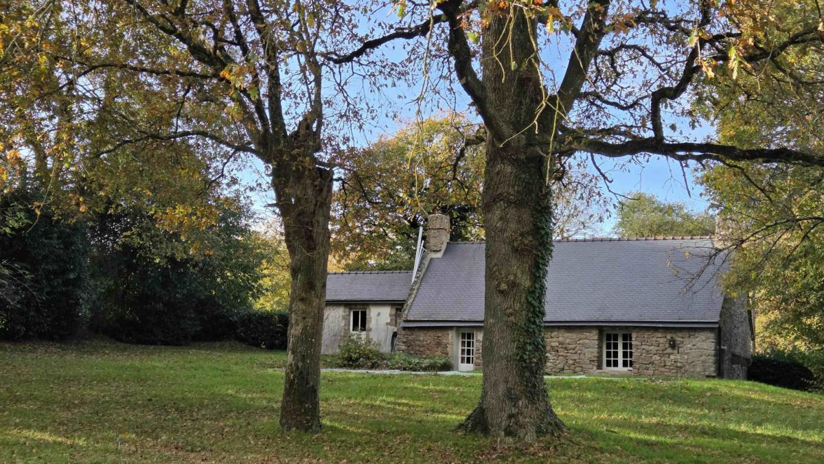 Family Home Campaign with Pool and Outbuilding